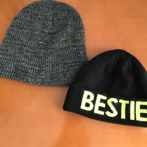 A set of two sweaters hats - Picture 1 of 2